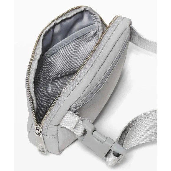 NWT Lululemon Everywhere Belt Bag Silver Drop Gray Extended Strap Fanny Pack - Picture 2 of 5